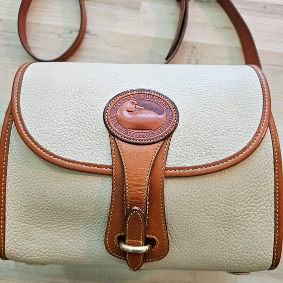 Vintage Dooney & Bourke Essex Tan & Cream All Weather Leather AWL Crossbody - Picture 3 of 14